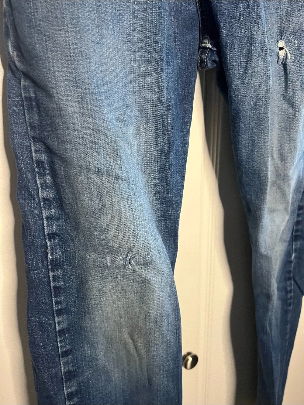 Wrangler Slim Straight Jeans 29x32 Medium Wash Distressed Men’s Denim